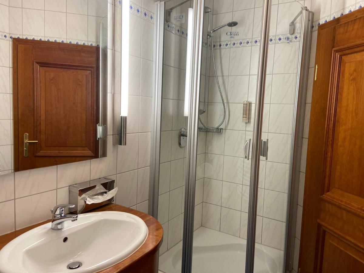 Hotel Zur Schoenen Aussicht มาร์คทายเดินเฟลด์ ภายนอก รูปภาพ