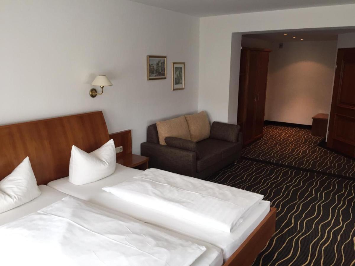 Hotel Zur Schoenen Aussicht มาร์คทายเดินเฟลด์ ภายนอก รูปภาพ