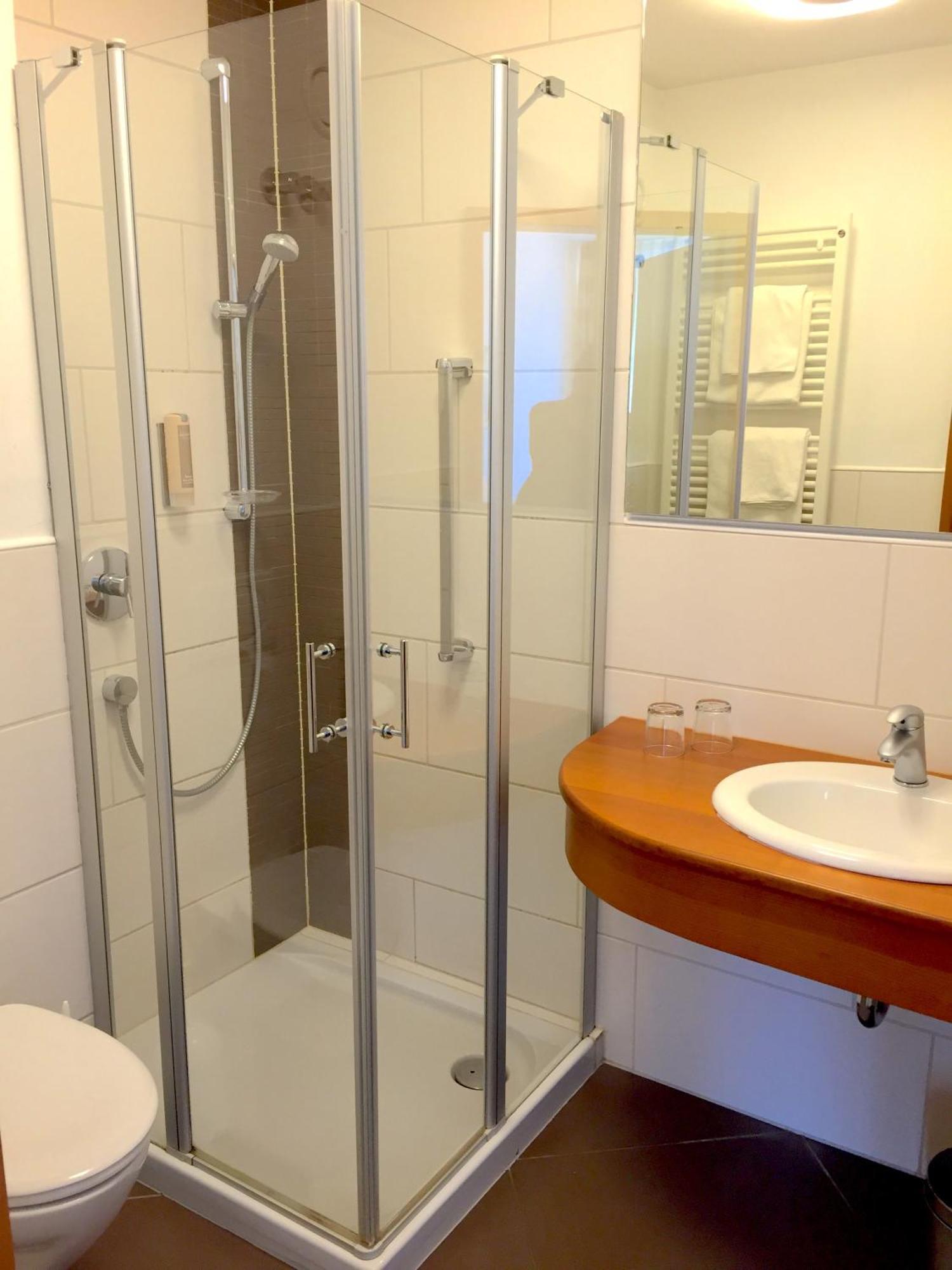 Hotel Zur Schoenen Aussicht มาร์คทายเดินเฟลด์ ภายนอก รูปภาพ