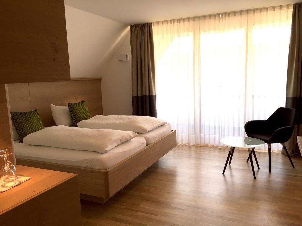 Hotel Zur Schoenen Aussicht มาร์คทายเดินเฟลด์ ภายนอก รูปภาพ